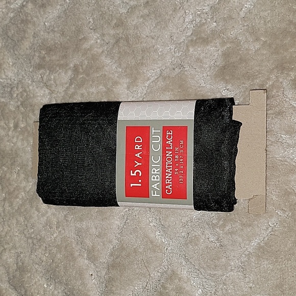 (J21) Lace material 1.5 yard - Picture 1 of 4
